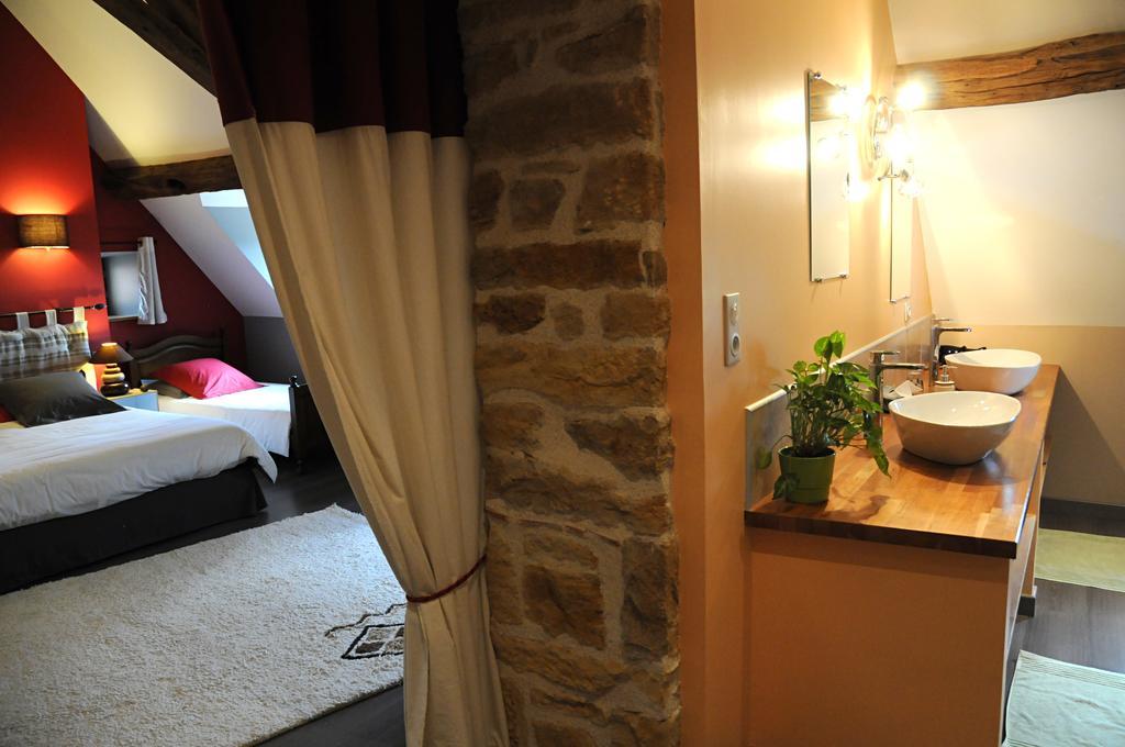 Bed and Breakfast Escale En Charolais Brionnais Saint-Julien-de-Civry Zimmer foto