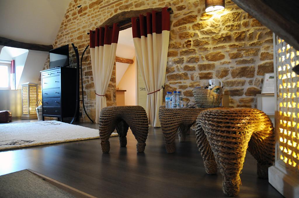 Bed and Breakfast Escale En Charolais Brionnais Saint-Julien-de-Civry Zimmer foto